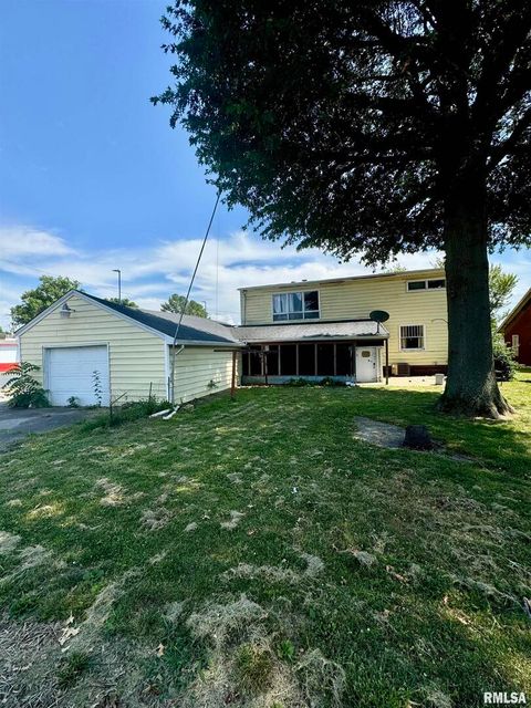 Tiny photo for 1003 E MAIN Street, West Frankfort, IL 62896 (MLS # EB453936)