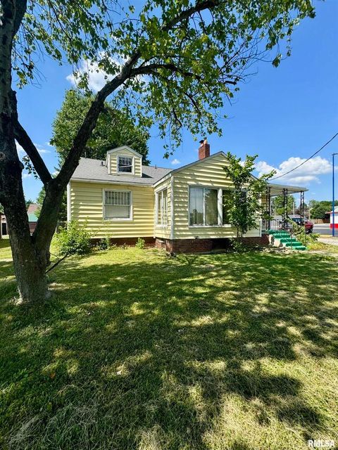 Tiny photo for 1003 E MAIN Street, West Frankfort, IL 62896 (MLS # EB453936)