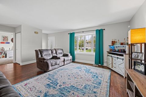 Tiny photo for 985 Brower Drive, Roselle, IL 60172 (MLS # 12634124)