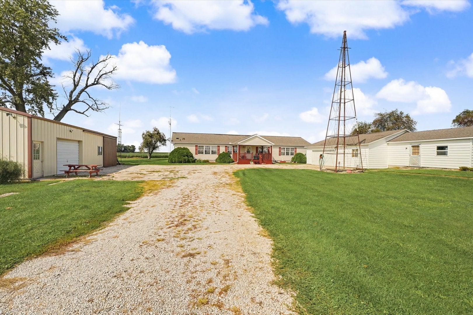 2225 E 1700th Road