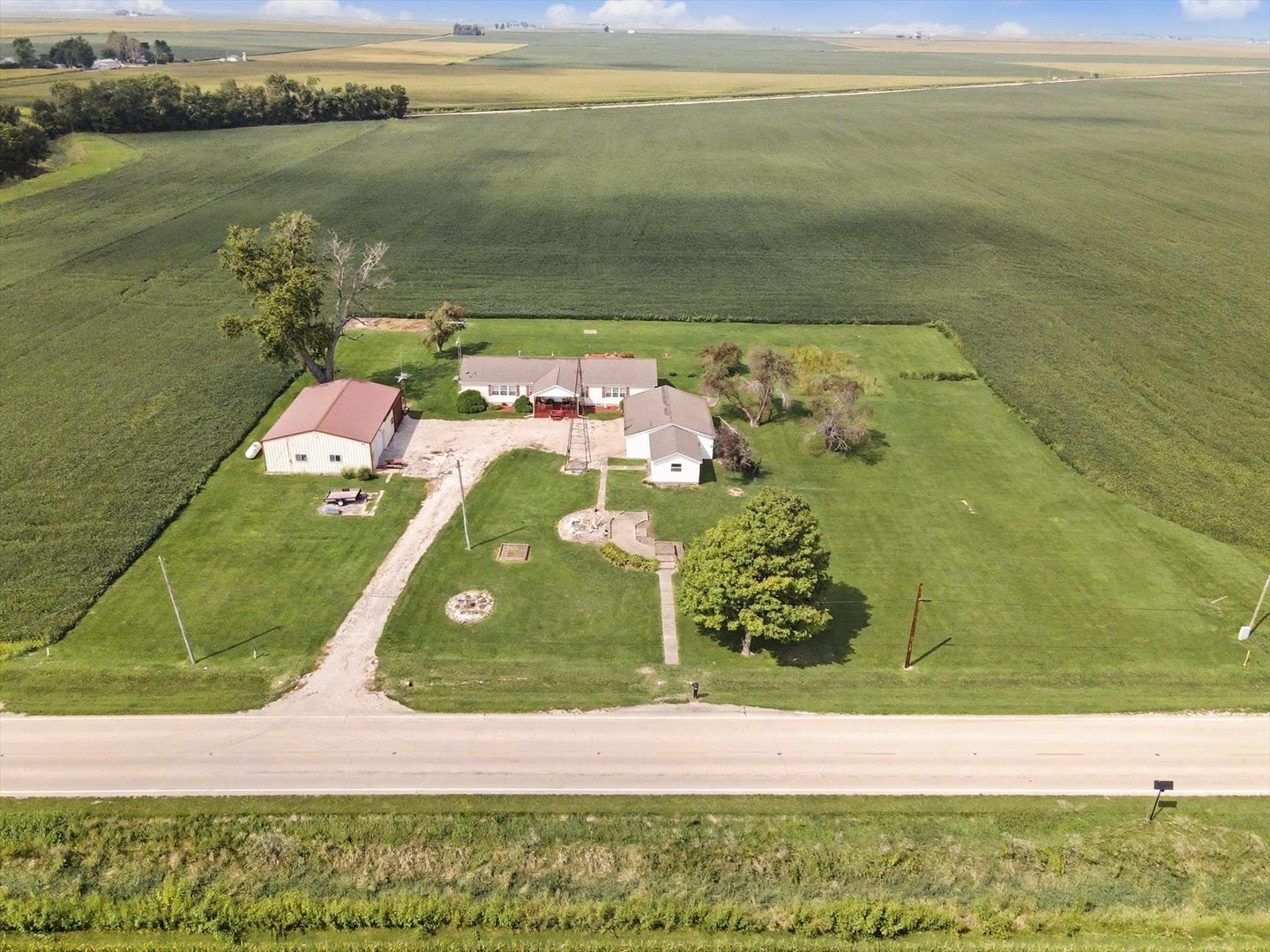 2225 E 1700th Road