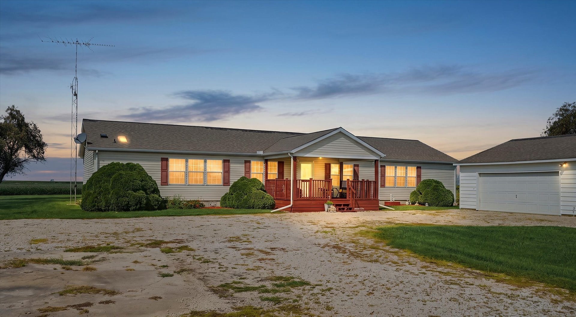 2225 E 1700th Road