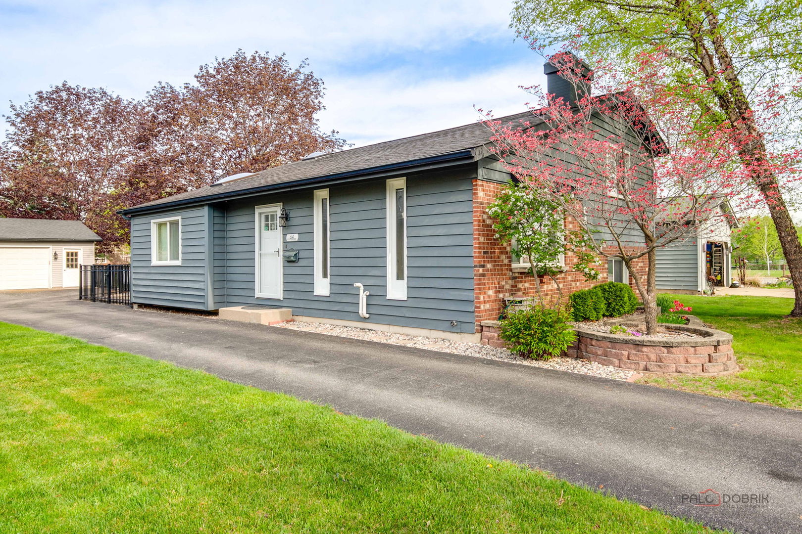 64 N Lincoln Avenue