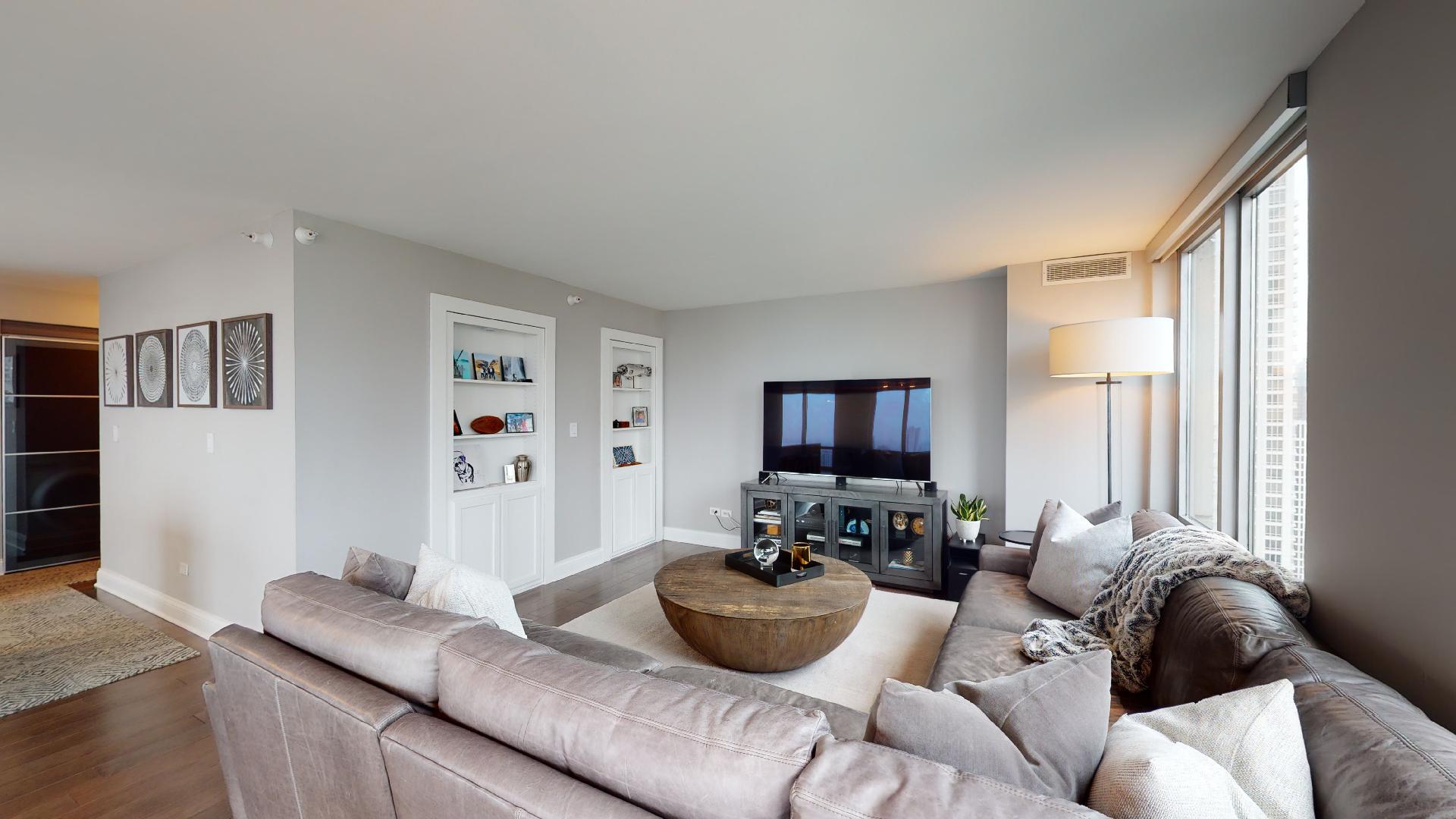 2 E Erie Street 3605