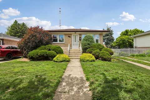 Photo of 6512 102nd Place, Chicago Ridge, IL 60415 (MLS # 12730972)