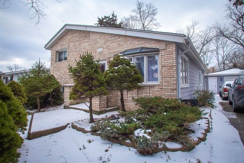 Photo of 1648 Glen Ellyn Road, Glendale Heights, IL 60139 (MLS # 12555326)