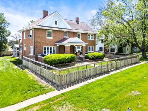 Photo of 546 Elmwood Court, El Paso, IL 61738 (MLS # 12364098) Photo of 546 Elmwood Court, El Paso, IL 61738 (MLS # 12364098)