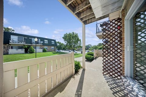 Tiny photo for 9954 S 84th Terrace S #210, Palos Hills, IL 60465 (MLS # 12673469)