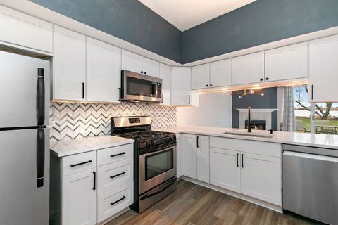 Tiny photo for 1113 Regency Court, Schaumburg, IL 60193 (MLS # 12538560)