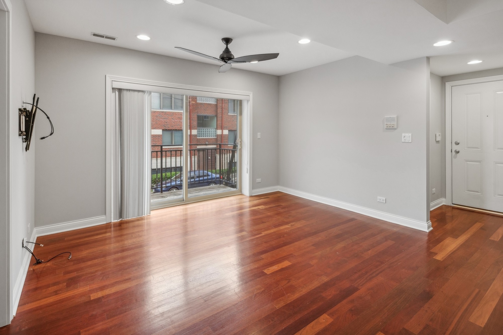 1100 N PAULINA Street 2E