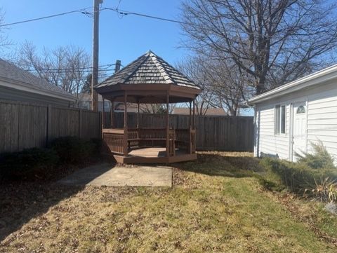 Tiny photo for 16 N Fairlawn Avenue, Mundelein, IL 60060 (MLS # 12589317)