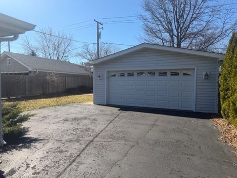 Tiny photo for 16 N Fairlawn Avenue, Mundelein, IL 60060 (MLS # 12589317)