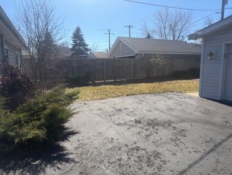 Tiny photo for 16 N Fairlawn Avenue, Mundelein, IL 60060 (MLS # 12589317)