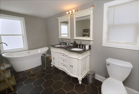 Tiny photo for 904 1/2 W Marquette Street, Ottawa, IL 61350 (MLS # 12560733)