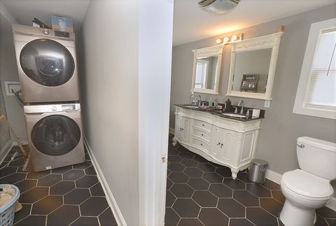 Tiny photo for 904 1/2 W Marquette Street, Ottawa, IL 61350 (MLS # 12560733)