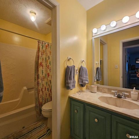 Tiny photo for 1011 Blueberry Hill Avenue, Mt Vernon, IL 62864 (MLS # EB459160)