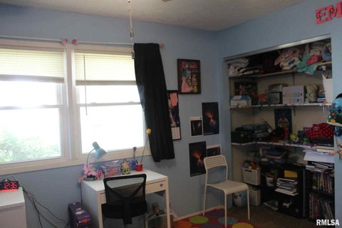 Tiny photo for 1011 Blueberry Hill Avenue, Mt Vernon, IL 62864 (MLS # EB459160)