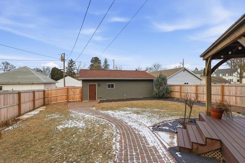 Tiny photo for 410 Rusholme Street E, Davenport, IA 52803 (MLS # 12555783)