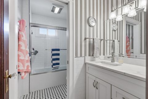 Tiny photo for 410 Rusholme Street E, Davenport, IA 52803 (MLS # 12555783)