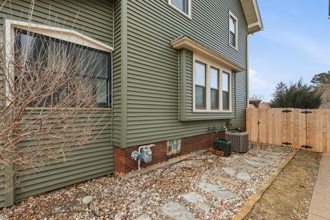 Tiny photo for 410 Rusholme Street E, Davenport, IA 52803 (MLS # 12555783)