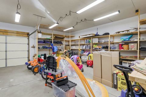 Tiny photo for 410 Rusholme Street E, Davenport, IA 52803 (MLS # 12555783)