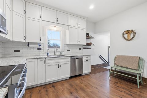 Tiny photo for 410 Rusholme Street E, Davenport, IA 52803 (MLS # 12555783)