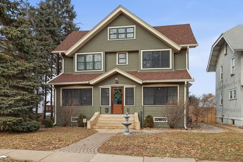 Tiny photo for 410 Rusholme Street E, Davenport, IA 52803 (MLS # 12555783)