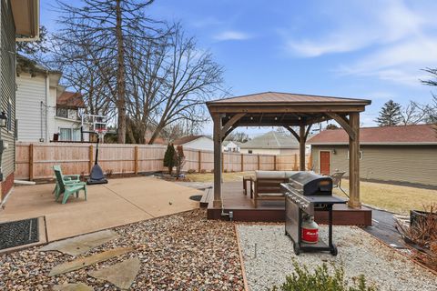 Tiny photo for 410 Rusholme Street E, Davenport, IA 52803 (MLS # 12555783)