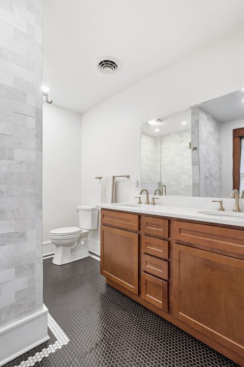 Tiny photo for 410 Rusholme Street E, Davenport, IA 52803 (MLS # 12555783)