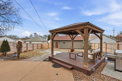 Tiny photo for 410 Rusholme Street E, Davenport, IA 52803 (MLS # 12555783)