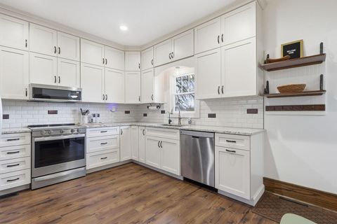 Tiny photo for 410 Rusholme Street E, Davenport, IA 52803 (MLS # 12555783)