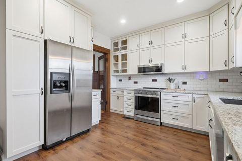 Tiny photo for 410 Rusholme Street E, Davenport, IA 52803 (MLS # 12555783)