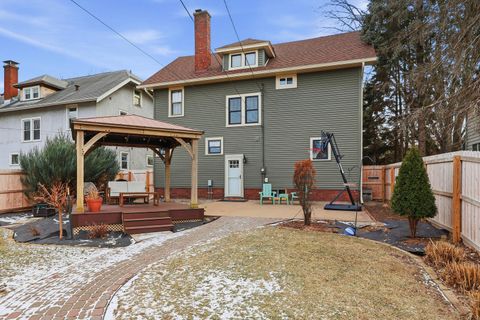 Tiny photo for 410 Rusholme Street E, Davenport, IA 52803 (MLS # 12555783)