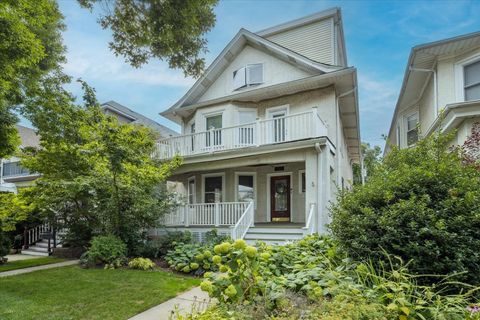 5043 W Sunnyside Avenue Chicago IL 60630