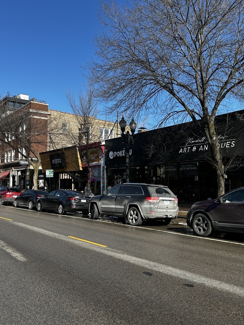 2923 N Broadway Avenue