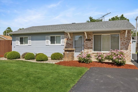 Photo of 120 Olympic Drive, Bolingbrook, IL 60440 (MLS # 12648500)