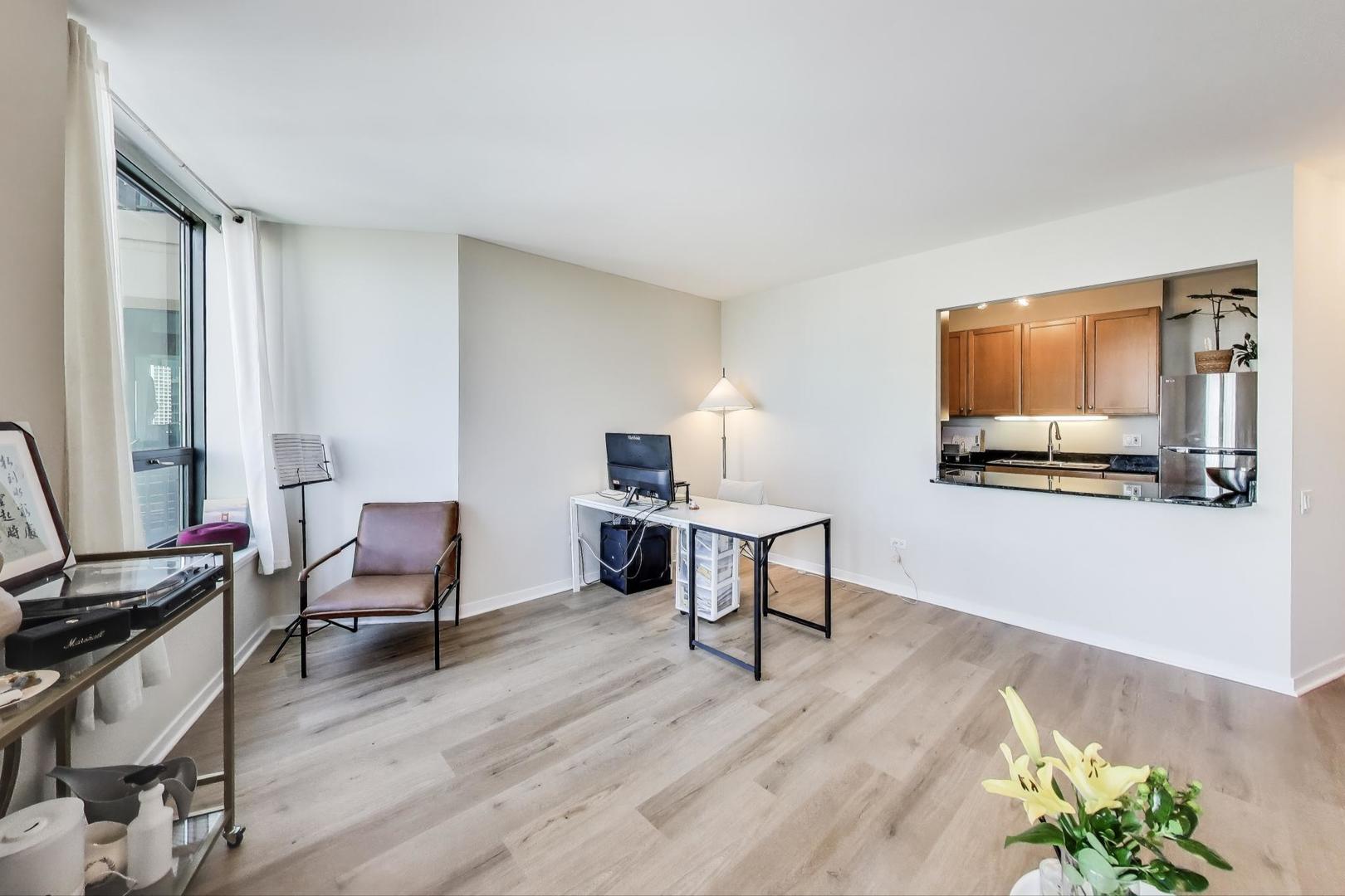 400 N LASALLE Drive 2212