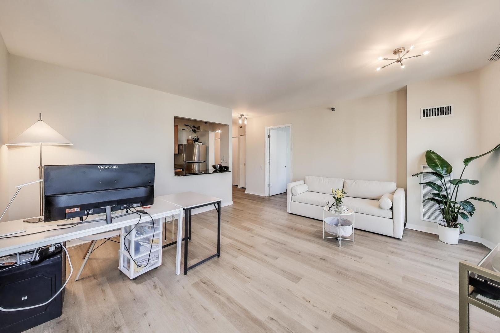 400 N LASALLE Drive 2212