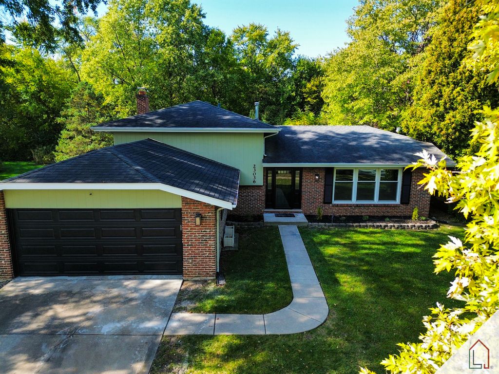 Photo for 23036 Lakeshore Drive, Richton Park, IL 60471 (MLS # 12503104)