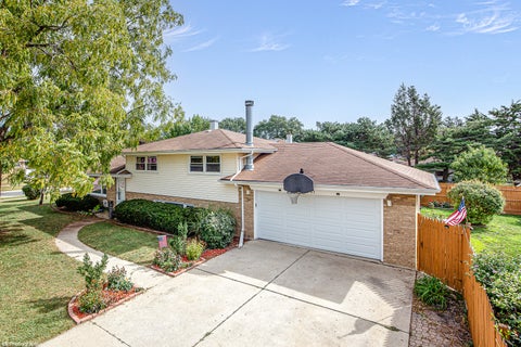 Tiny photo for 5443 W 83 Place, Burbank, IL 60459 (MLS # 12761929)