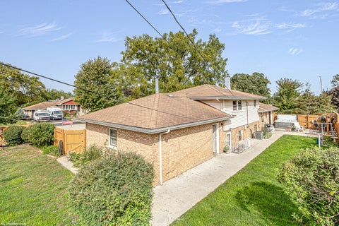 Tiny photo for 5443 W 83 Place, Burbank, IL 60459 (MLS # 12761929)