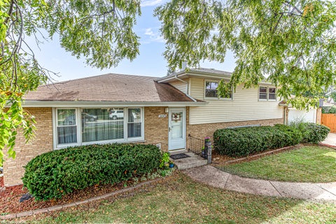 Tiny photo for 5443 W 83 Place, Burbank, IL 60459 (MLS # 12761929)
