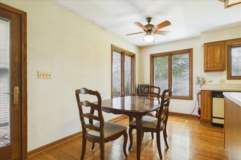 Tiny photo for 805 Furlong Drive, Libertyville, IL 60048 (MLS # 12589941)