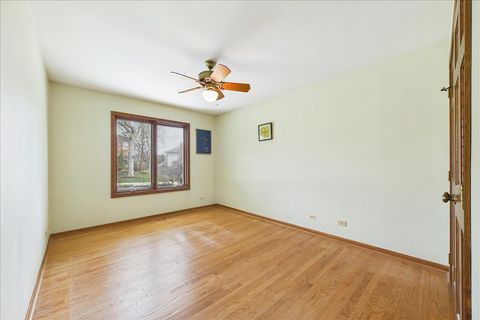 Tiny photo for 805 Furlong Drive, Libertyville, IL 60048 (MLS # 12589941)