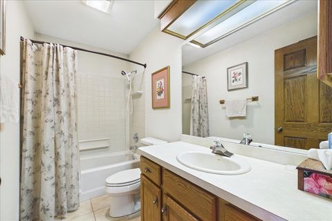 Tiny photo for 805 Furlong Drive, Libertyville, IL 60048 (MLS # 12589941)