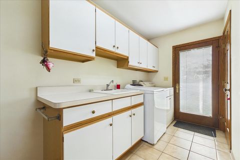 Tiny photo for 805 Furlong Drive, Libertyville, IL 60048 (MLS # 12589941)