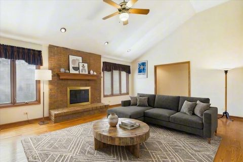 Tiny photo for 805 Furlong Drive, Libertyville, IL 60048 (MLS # 12589941)