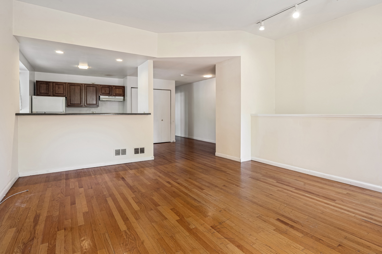 828 W Dakin Street 1W