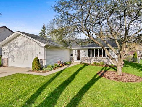 Tiny photo for 815 Carriage Drive, Algonquin, IL 60102 (MLS # 12621145)