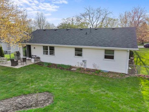 Tiny photo for 815 Carriage Drive, Algonquin, IL 60102 (MLS # 12621145)